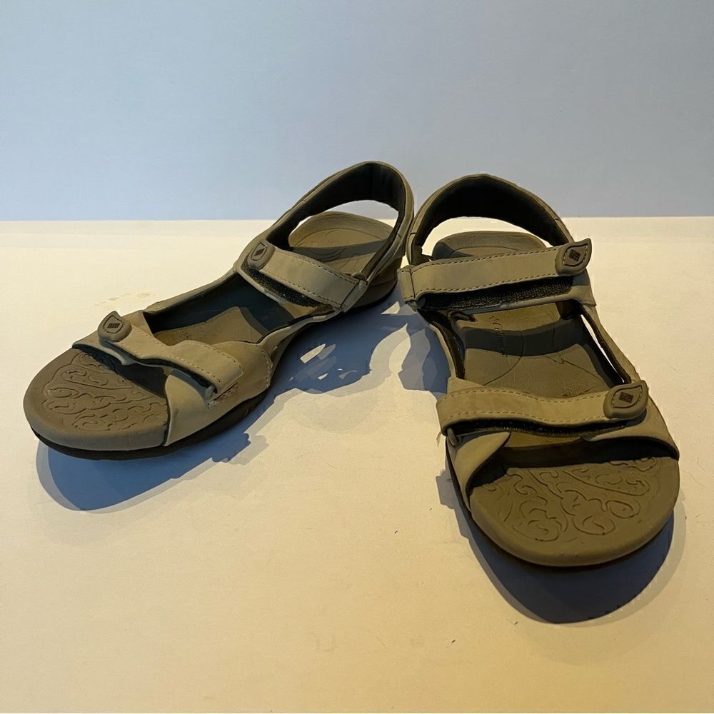 Columbia Women's Techlite Sandals Waterproof Light Gray Velcro Strap Size 9
